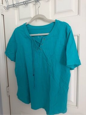Women’s Lace-Up Scoop Neck Tee in Teal